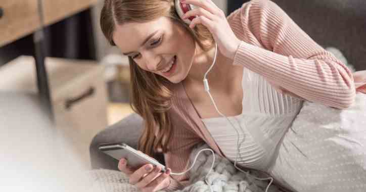 pregnant women listening to podcasts