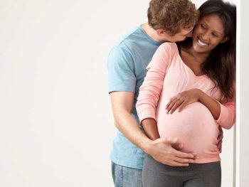 pregnant couple cuddling