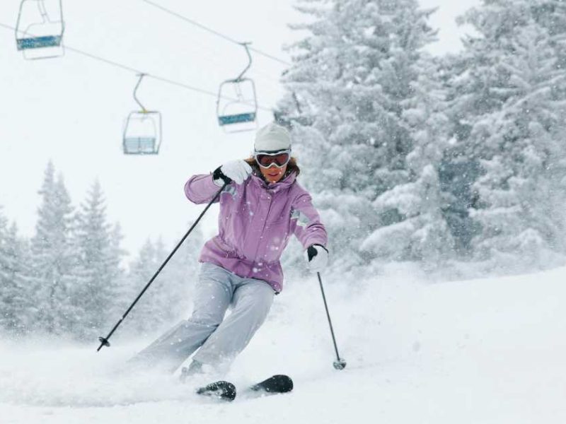 pregnant woman skiing
