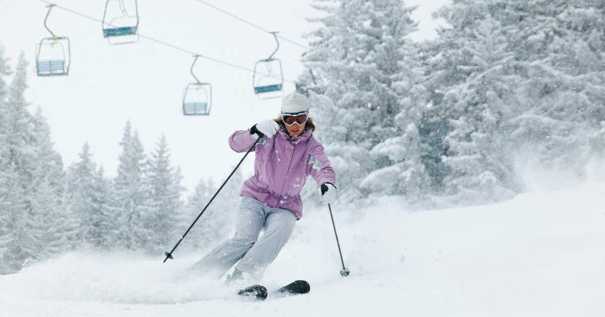 pregnant woman skiing