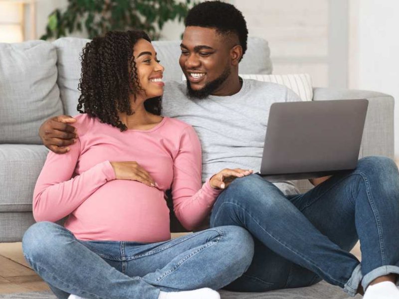 pregnant couple doing online birth classes and loving them