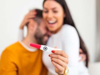 happy couple with a positive pregnancy test.