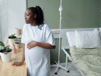 Pregnant black woman in the hospital